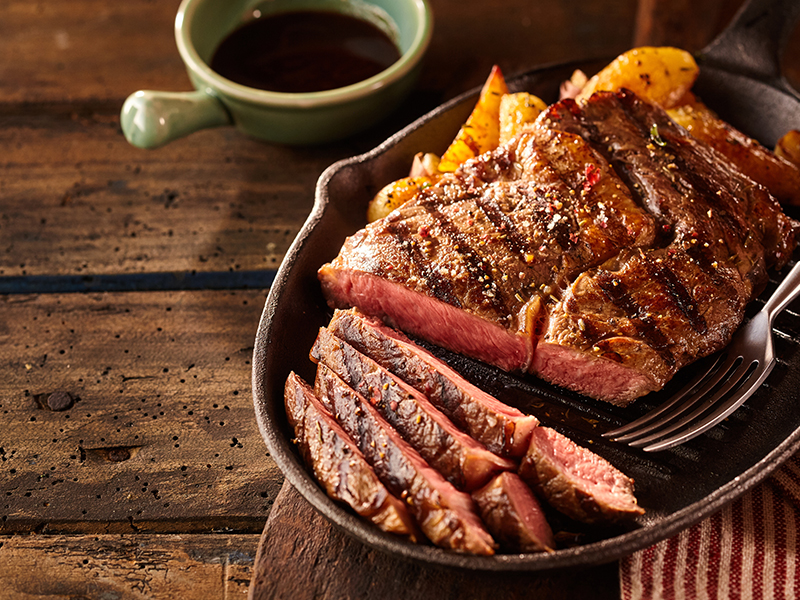 Rib-eye Steak with Béarnaise Sauce and Garlic Potatoes
